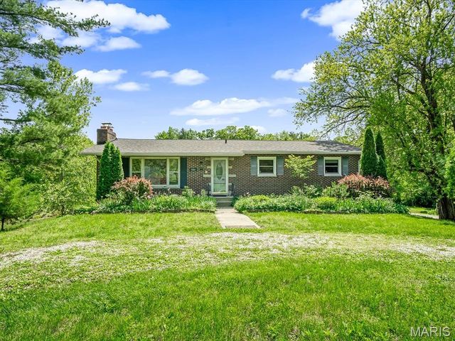 5041 Springfield Drive, Edwardsville, IL 62025