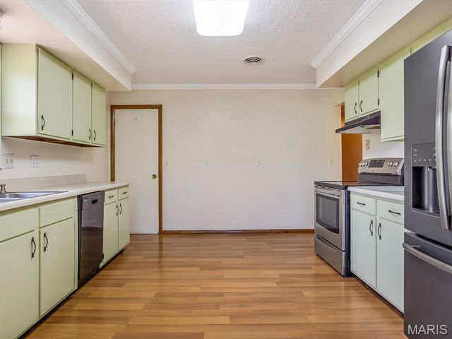 5041 Springfield Drive, Edwardsville, IL 62025