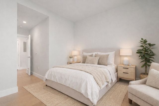 51 Silver St PH, Boston, MA 02127