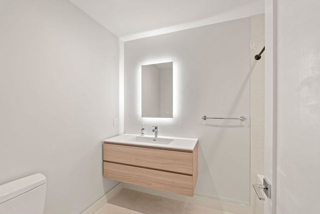 51 Silver St PH, Boston, MA 02127