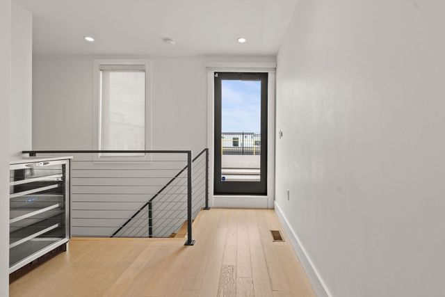 51 Silver St PH, Boston, MA 02127