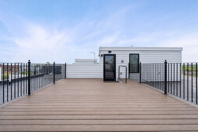 51 Silver St PH, Boston, MA 02127