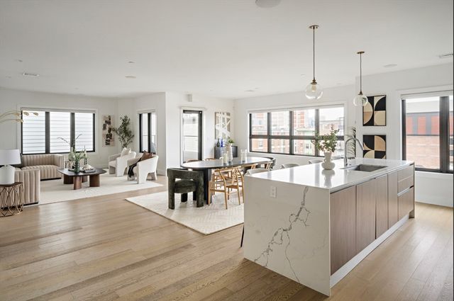 51 Silver St PH, Boston, MA 02127