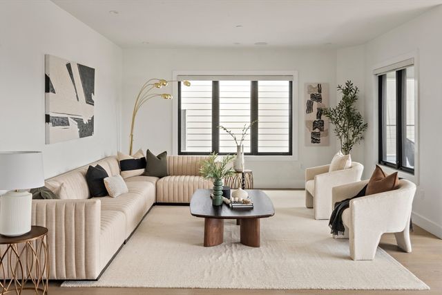 51 Silver St PH, Boston, MA 02127