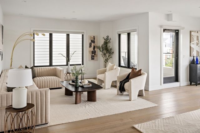 51 Silver St PH, Boston, MA 02127