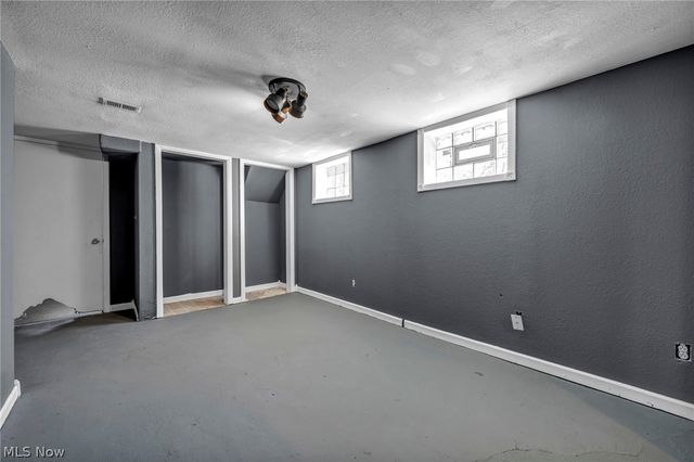 167 N Hazelwood Avenue, Youngstown, OH 44509