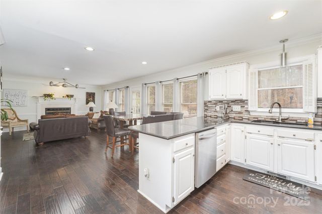 7236 Cobblecreek Drive, Matthews, NC 28104