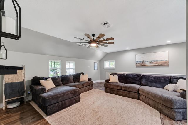 819 Sentinel Oaks, Pinehurst, TX 77362