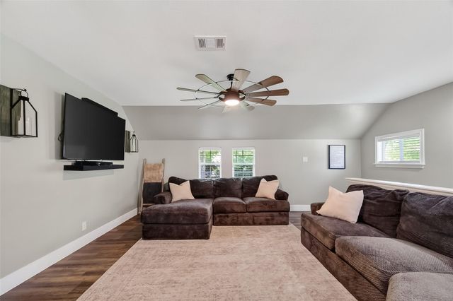 819 Sentinel Oaks, Pinehurst, TX 77362