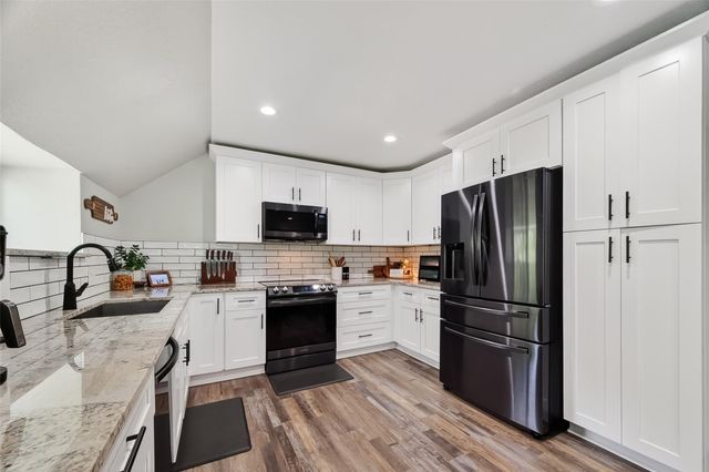 819 Sentinel Oaks, Pinehurst, TX 77362