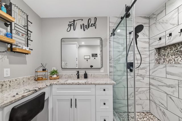 819 Sentinel Oaks, Pinehurst, TX 77362