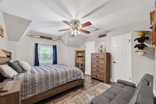 819 Sentinel Oaks, Pinehurst, TX 77362