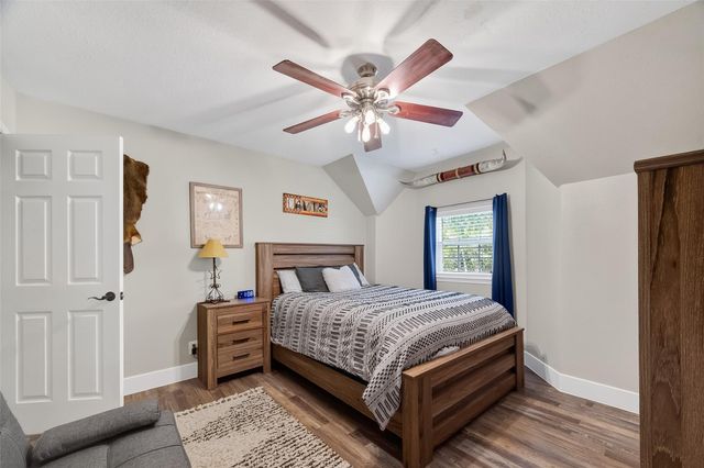 819 Sentinel Oaks, Pinehurst, TX 77362