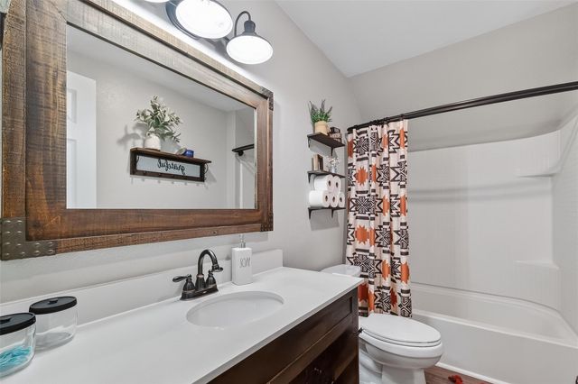 819 Sentinel Oaks, Pinehurst, TX 77362