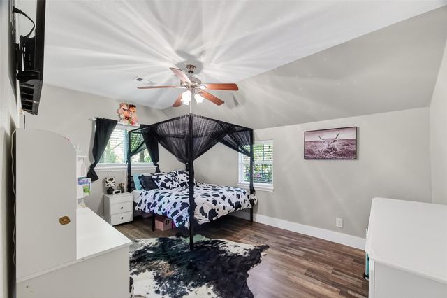 819 Sentinel Oaks, Pinehurst, TX 77362