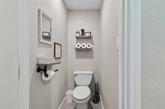 819 Sentinel Oaks, Pinehurst, TX 77362