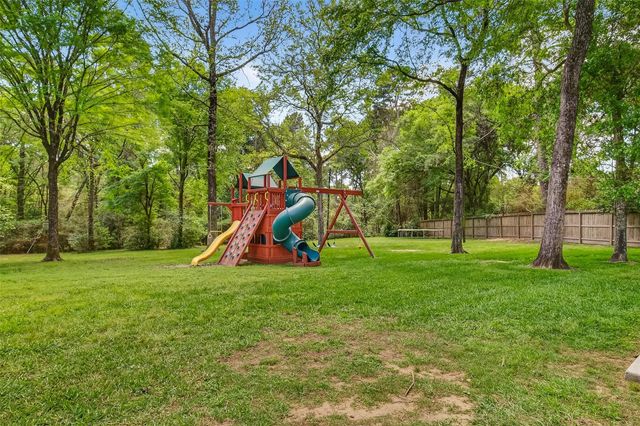 819 Sentinel Oaks, Pinehurst, TX 77362