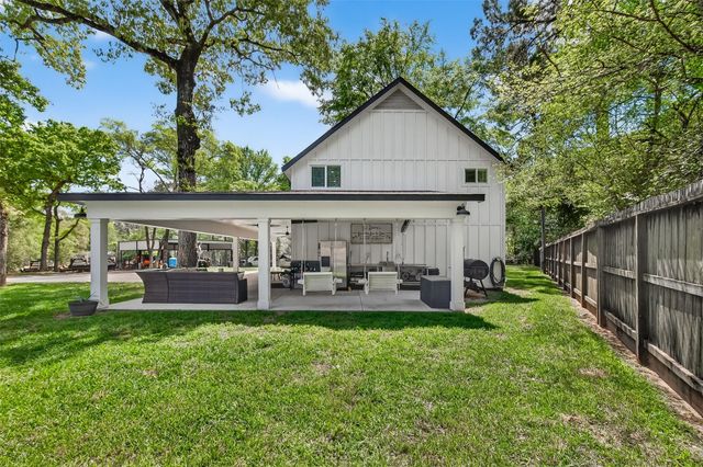 819 Sentinel Oaks, Pinehurst, TX 77362