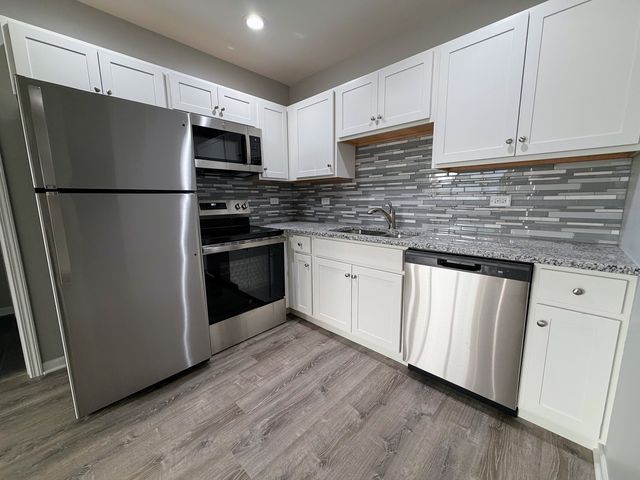311 S Lodge Lane 2B, Lombard, IL 60148
