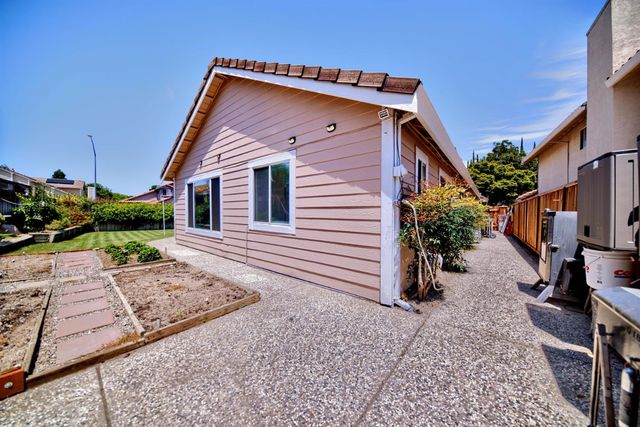 110 Loma Prieta Cir, Tracy, CA 95376
