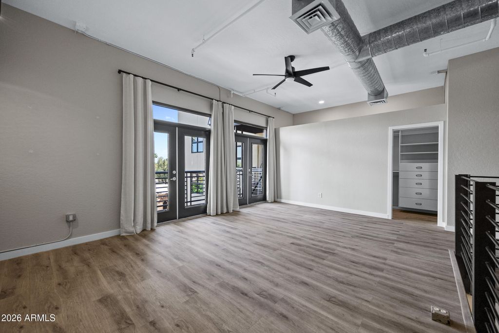 Image 16 of property listing at 914 E OSBORN Road 208, Phoenix, AZ 85014