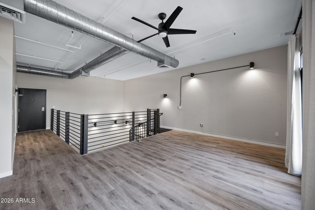 Image 17 of property listing at 914 E OSBORN Road 208, Phoenix, AZ 85014
