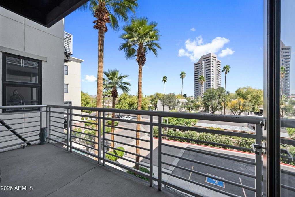Image 19 of property listing at 914 E OSBORN Road 208, Phoenix, AZ 85014