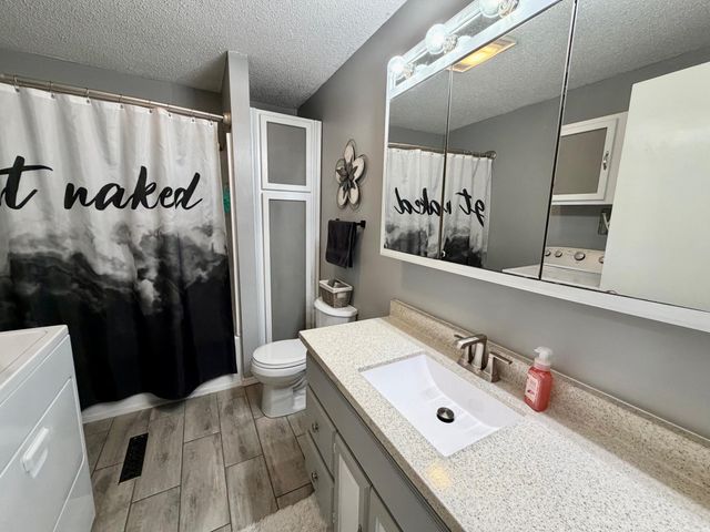 1015 3rd Street NE, Roseau, MN 56751