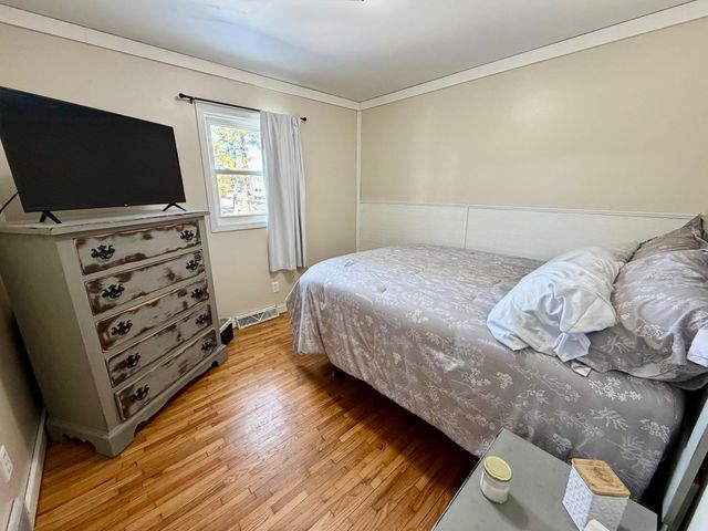 1015 3rd Street NE, Roseau, MN 56751