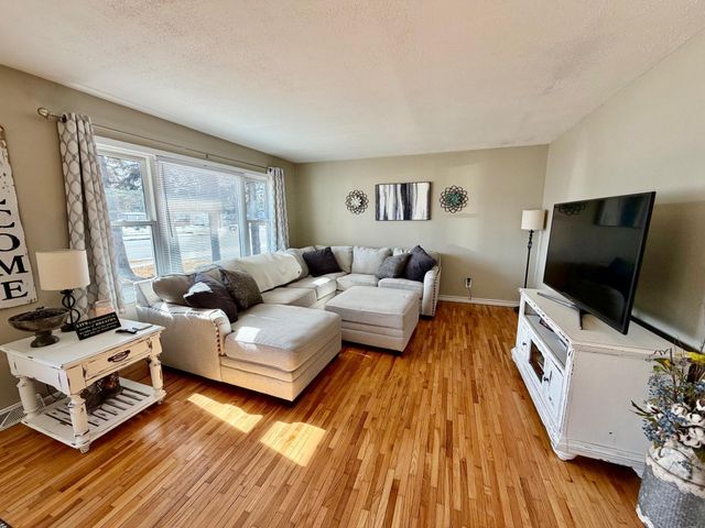 1015 3rd Street NE, Roseau, MN 56751