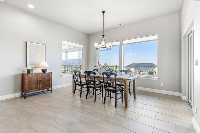 6631 Collins Rd, West Richland, WA 99353