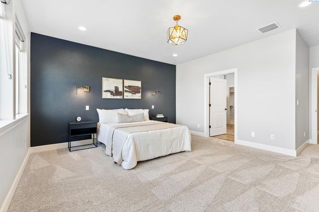 6631 Collins Rd, West Richland, WA 99353