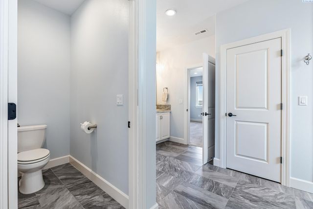 6631 Collins Rd, West Richland, WA 99353