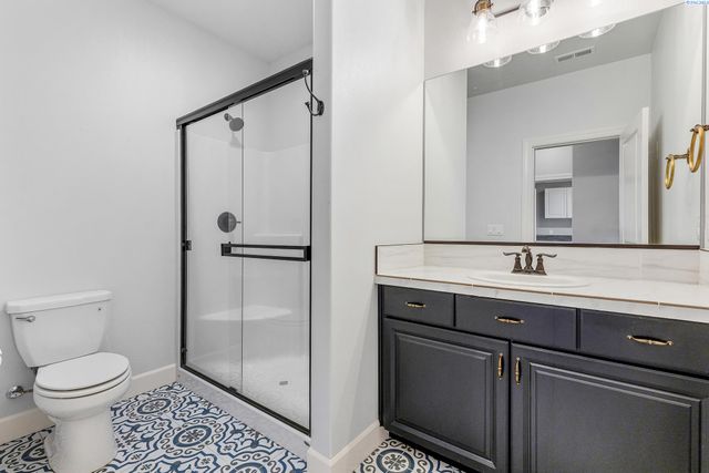 6631 Collins Rd, West Richland, WA 99353