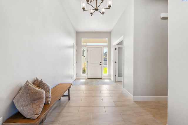 6631 Collins Rd, West Richland, WA 99353