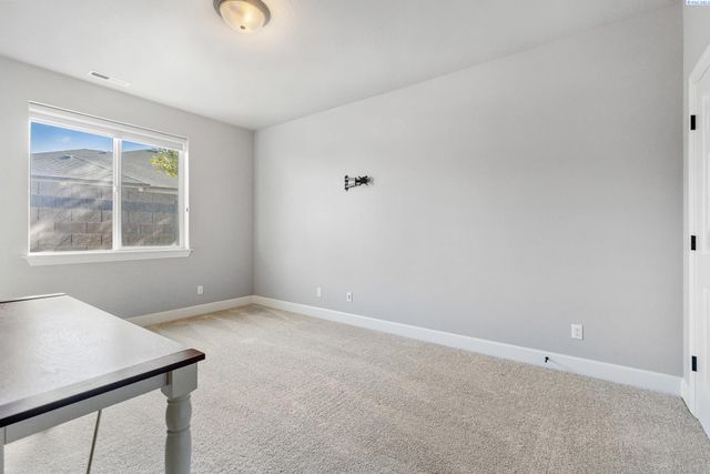 6631 Collins Rd, West Richland, WA 99353