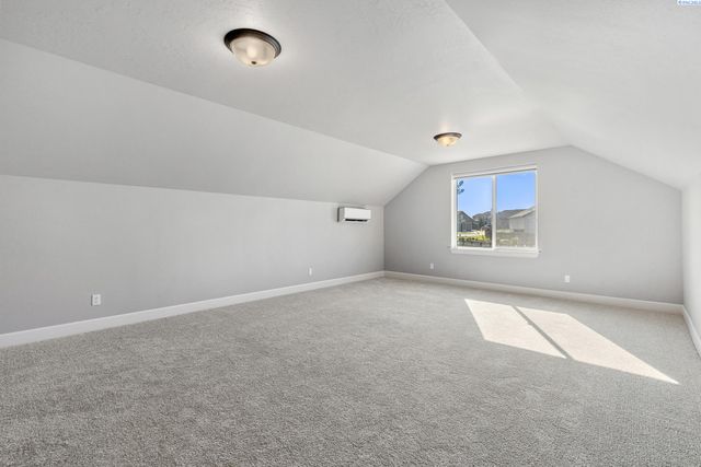 6631 Collins Rd, West Richland, WA 99353