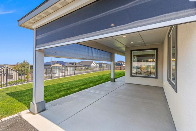 6631 Collins Rd, West Richland, WA 99353