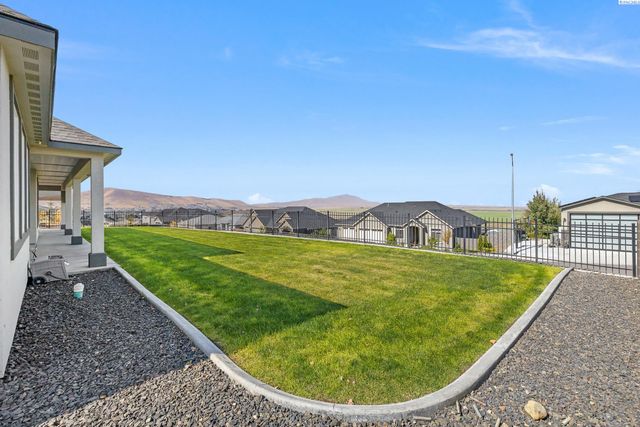 6631 Collins Rd, West Richland, WA 99353