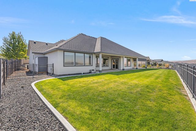 6631 Collins Rd, West Richland, WA 99353