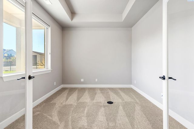 6631 Collins Rd, West Richland, WA 99353