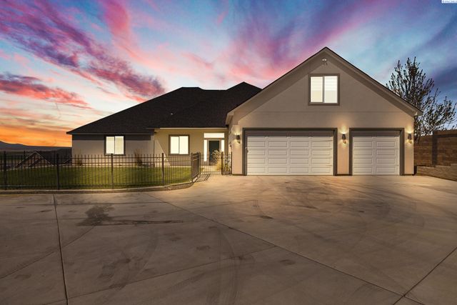 6631 Collins Rd, West Richland, WA 99353