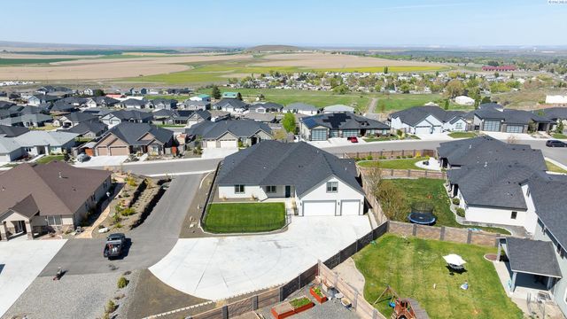 6631 Collins Rd, West Richland, WA 99353