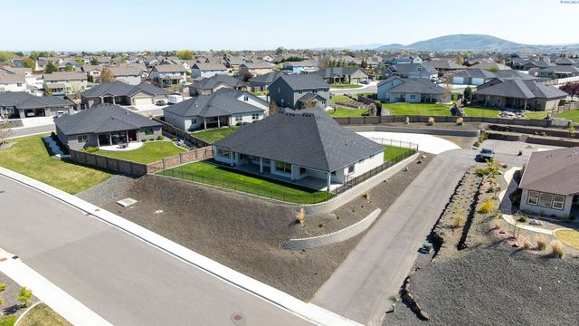 6631 Collins Rd, West Richland, WA 99353