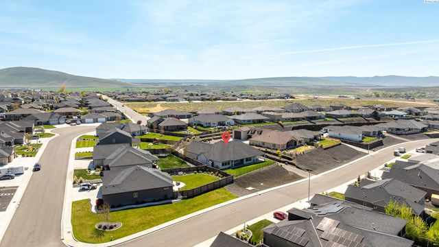 6631 Collins Rd, West Richland, WA 99353