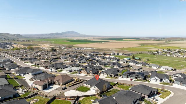 6631 Collins Rd, West Richland, WA 99353