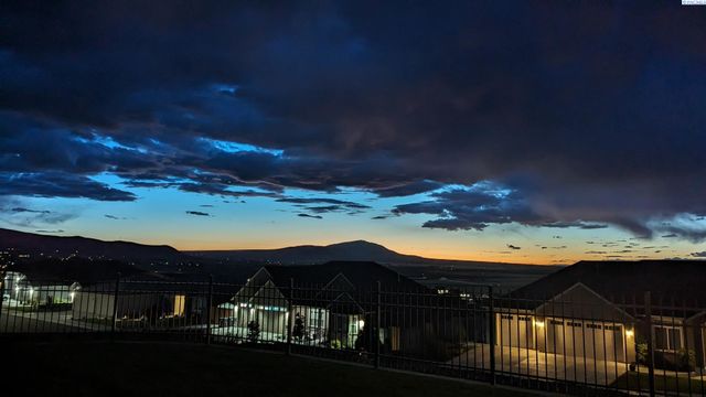 6631 Collins Rd, West Richland, WA 99353