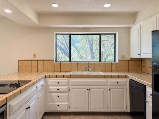 2580 Golden Fawn Trl, Shingle Springs, CA 95682