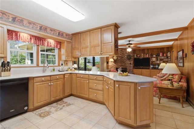 4609 Birdie CT, Virginia Beach, VA 23462