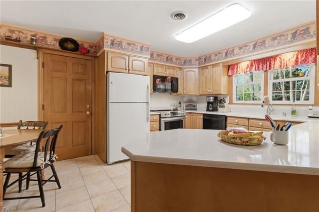 4609 Birdie CT, Virginia Beach, VA 23462